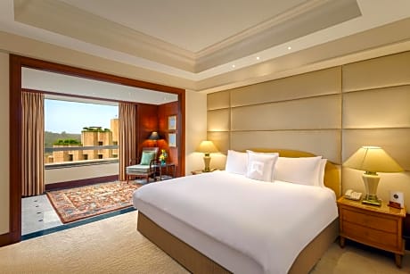 Towers Room, Concierge level, Larger Guest room with complimentary lounge access, 1 King
