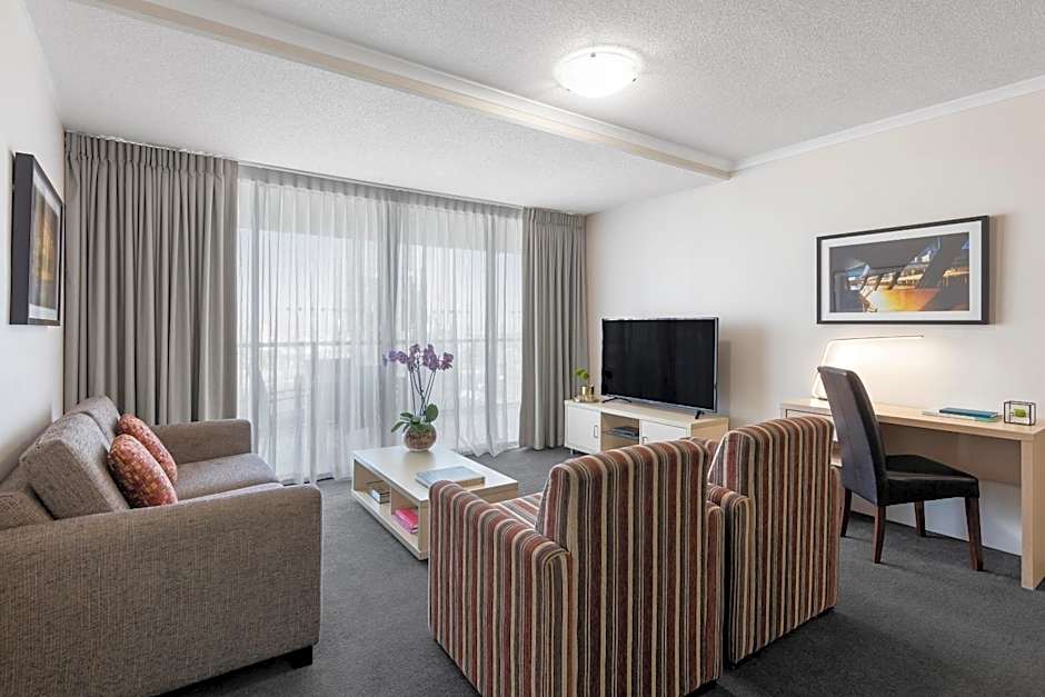Oaks Brisbane River City Suites