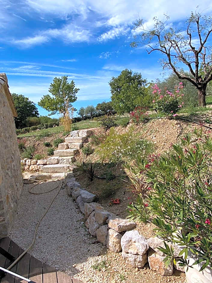 Chambre une fenêtre sur le Ventoux la Clue