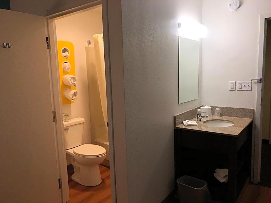 Motel 6-La Crosse, WI