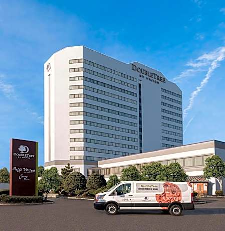 DoubleTree By Hilton Fort Lee/George Washington Bridge
