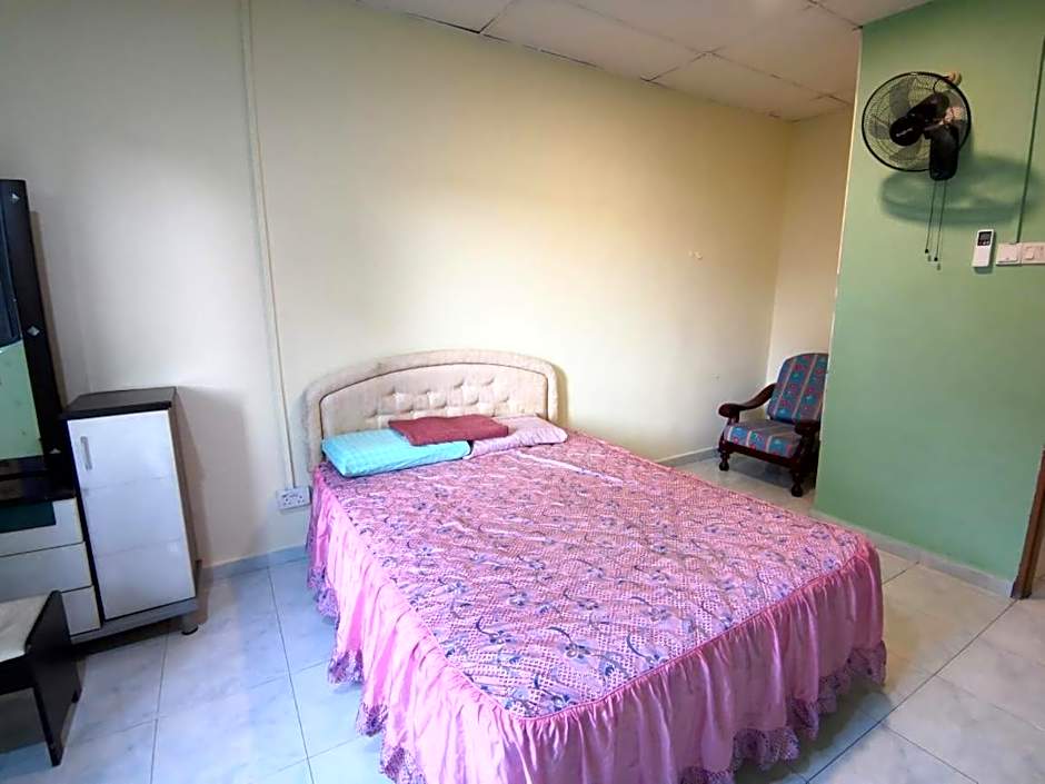 Cosy Homestay Ulu Tiram - Room only