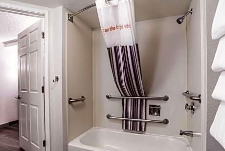 1 King Bed, One-Bedroom Mobility Accessible Suite, Tub w/ Grab Bars Non-Smoking