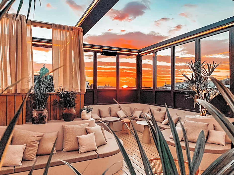 Magic Hotel Xhibition