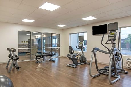 Holiday Inn Express and Suites Chicago West - St Charles, an IHG Hotel