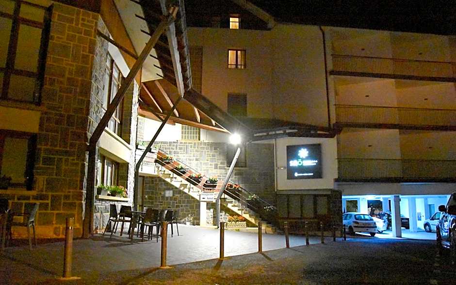 Hotel y Apartamentos SNO Isaba