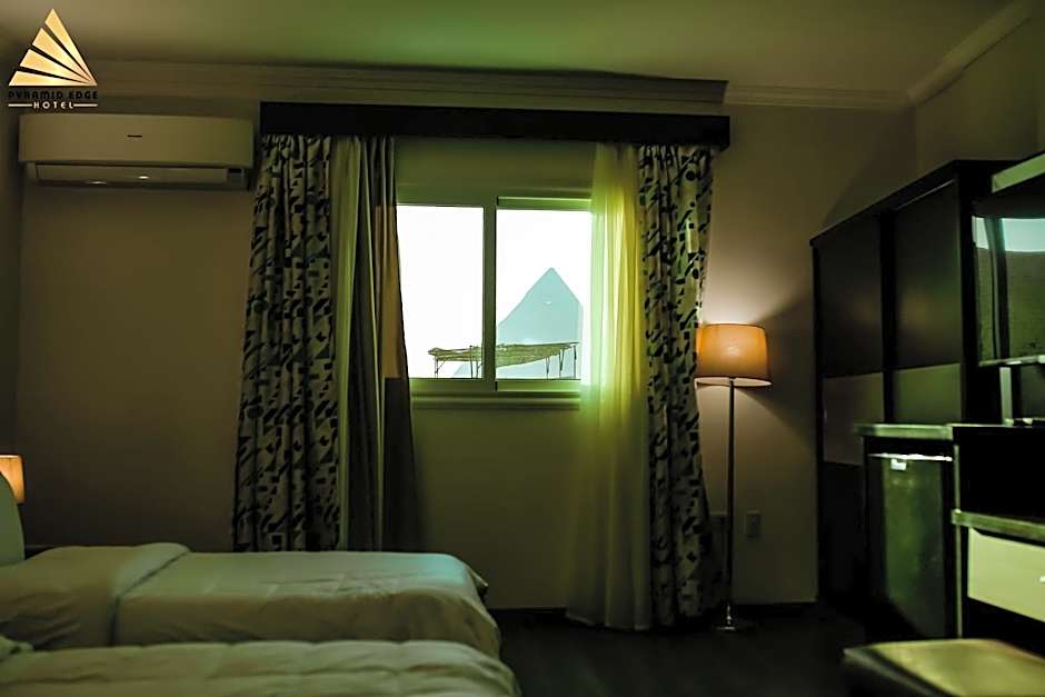 Pyramid Edge Hotel & Exclusive Pyramids View Rooftop