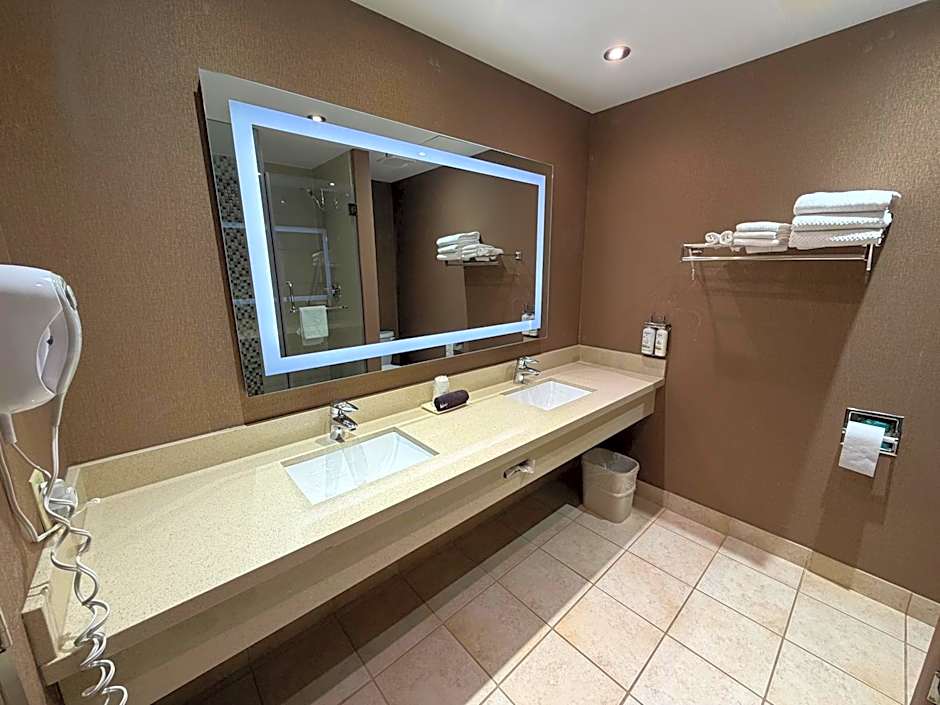 Quality Inn & Suites Regina Downtown