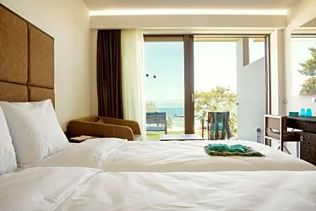 Deluxe Room with Side Sea View
