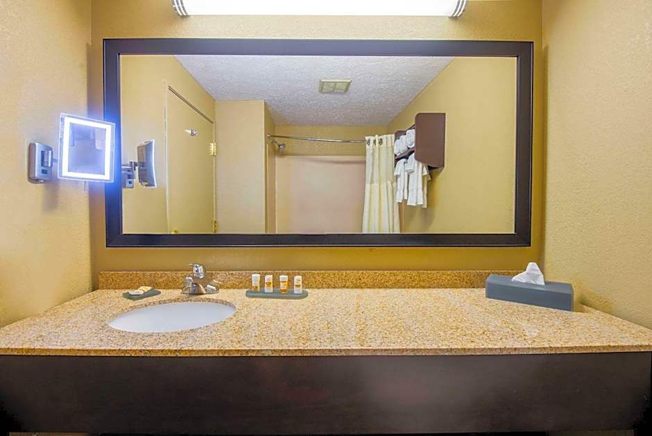 La Quinta Inn & Suites by Wyndham Elkview