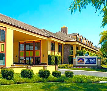 Best Western Plus Raffles Inn & Suites