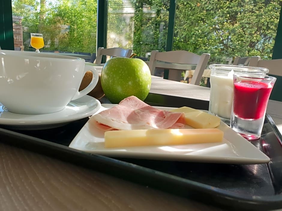 Brit Hotel du Moulin de la Pioline - La Table à Fromages
