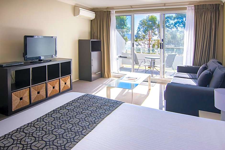 Horizons Lake Jindabyne