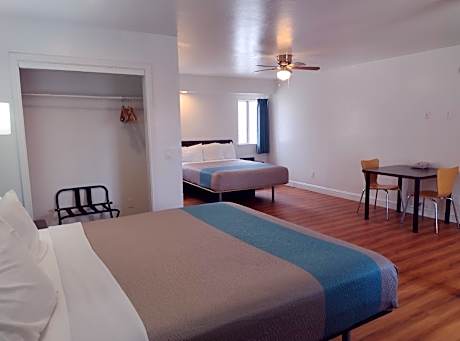 2 Queen Beds | Suite, Non-Smoking, Micfridge