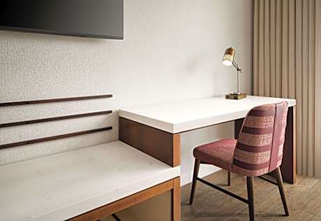 1 King Bed Hearing Accessible