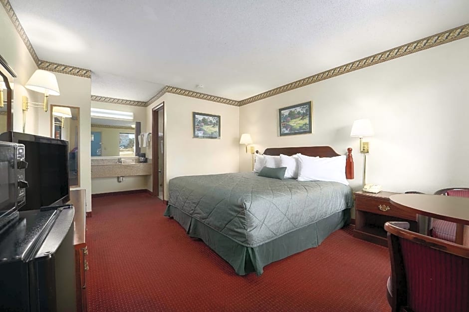 Days Inn by Wyndham Augusta near Fort Gordon