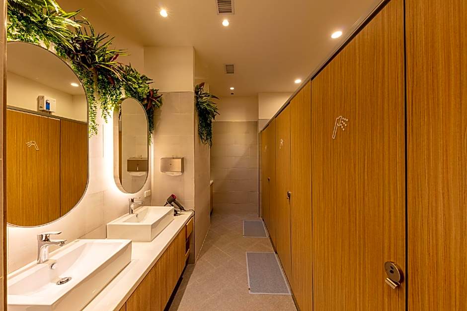 CHO Stay Capsule Hotel (Taoyuan Airport T2)