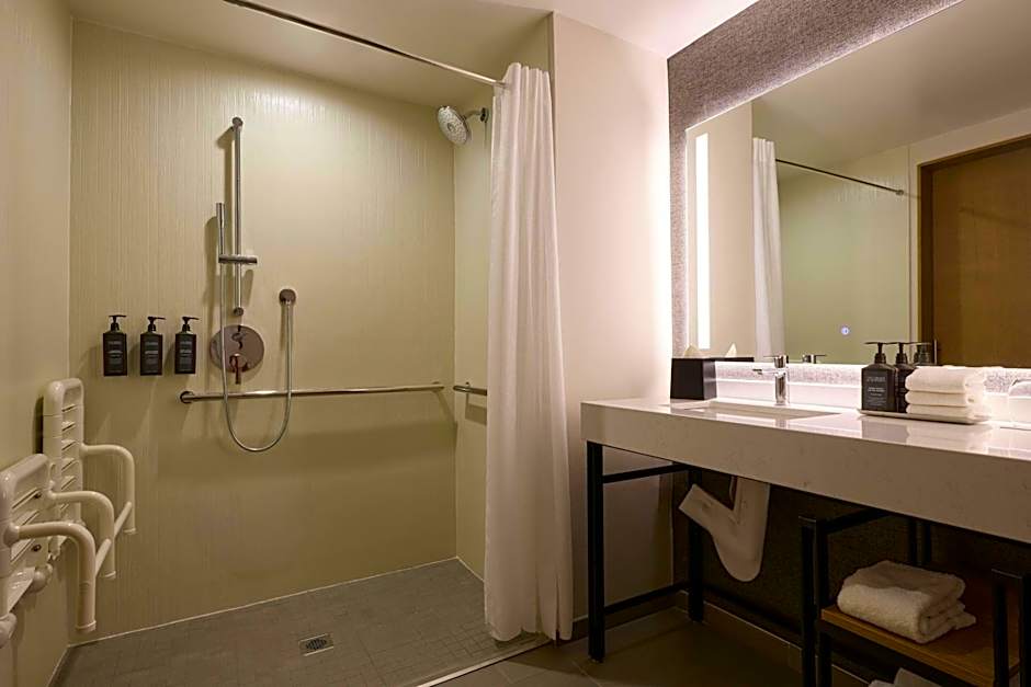 Sheraton Grand Sacramento Hotel