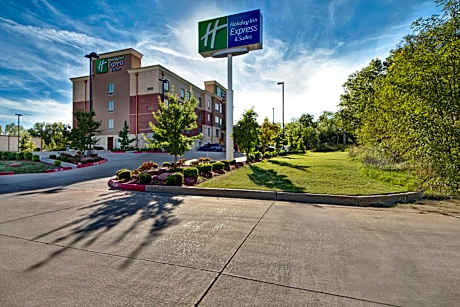 Holiday Inn Express and Suites Oklahoma City North By IHG