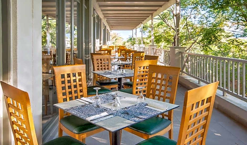 Porto Bello Beach Hotel