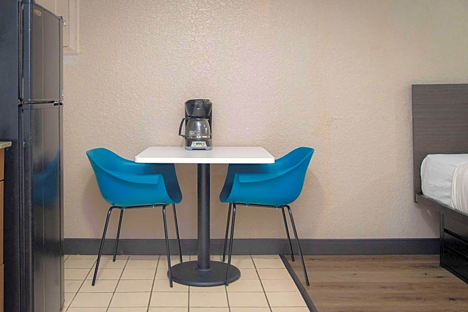 Studio 6 Extended Stay - West Palm Beach, FL