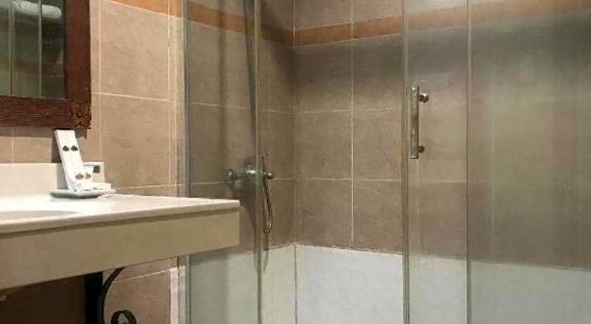 Queen Margarette Hotel