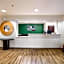 HomeTowne Studios by Red Roof St. Louis - Airport/ N Lindbergh