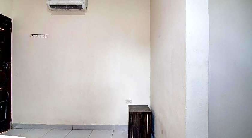 Hotel O Raya Guest House Syariah