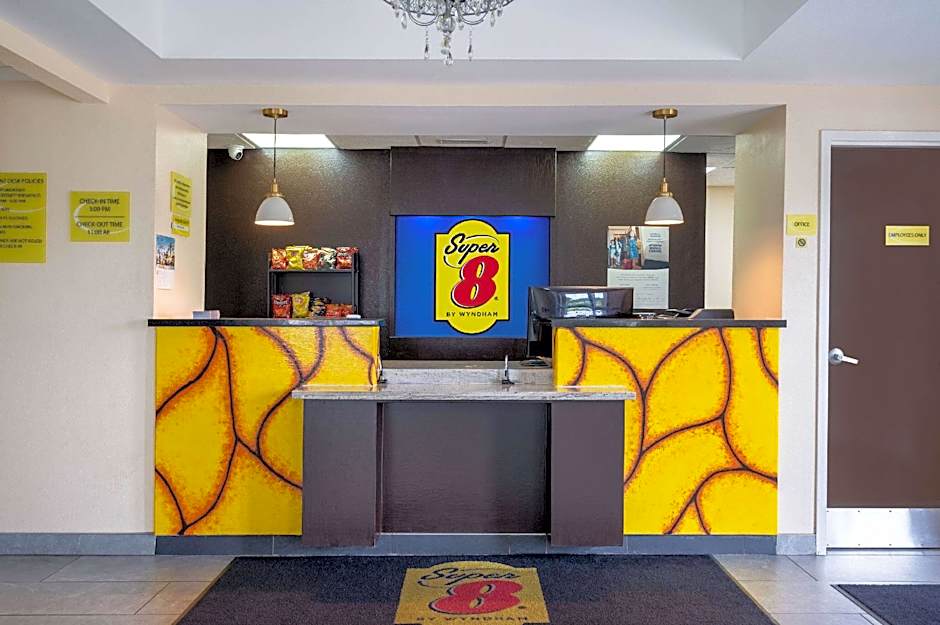 Super 8 by Wyndham Salisbury