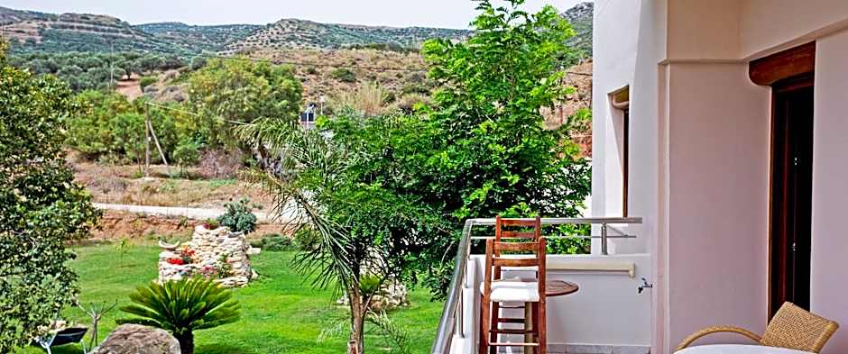 Arodamos Studios & Apts