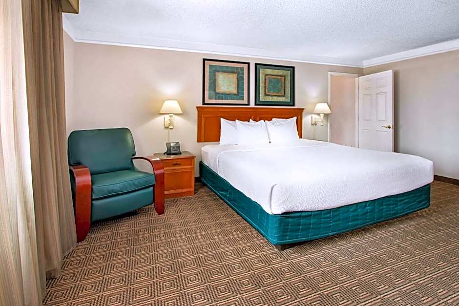 La Quinta Inn & Suites by Wyndham Albuquerque Airport