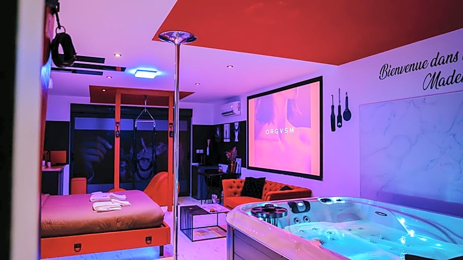 Loveroom Very Good Trip chambre avec jacuzzi privatif