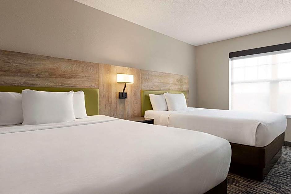 Country Inn & Suites by Radisson, St. Cloud East, MN