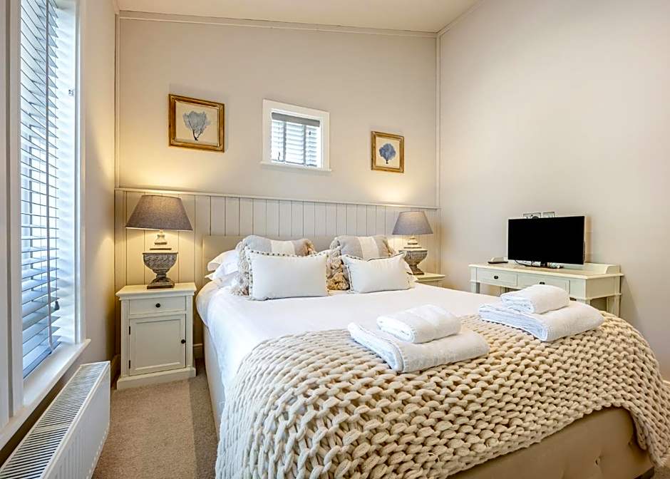 Woodhall Country Park Lodges