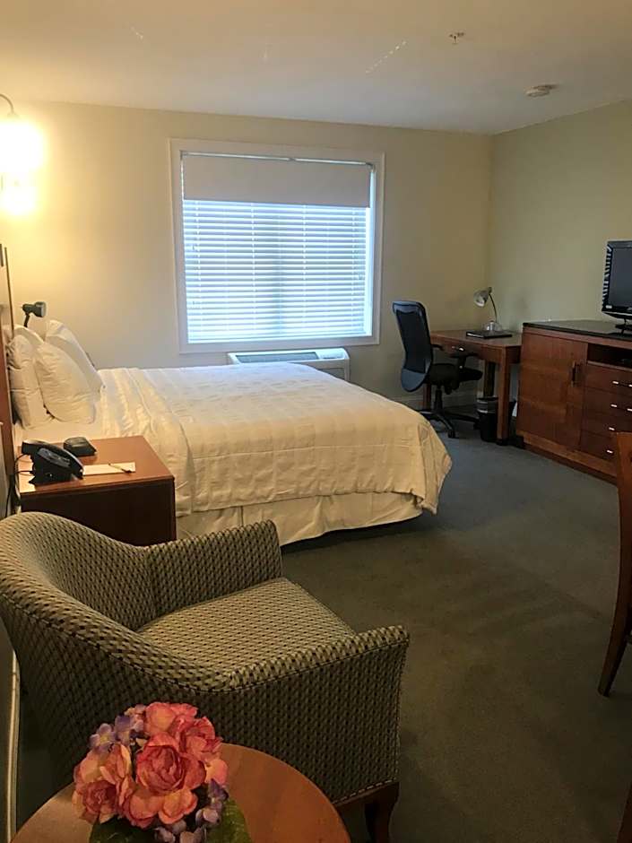 Crescent Suites Hotel