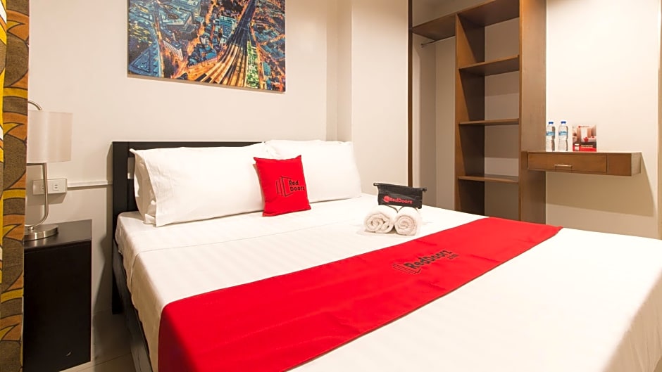 Reddoorz Plus @ Diola Villamonte Bacolod