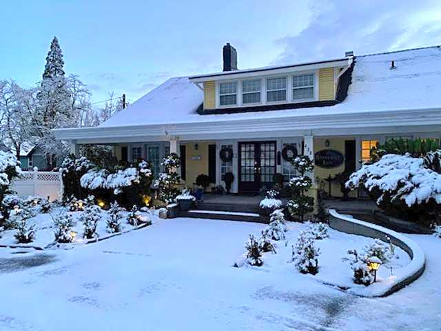 Bayberry Inn B&B and Oregon Wellness Retreat