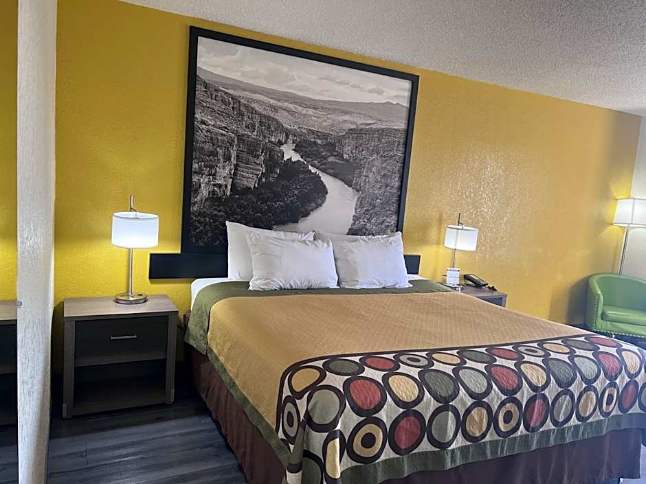 Super 8 by Wyndham Ft Stockton