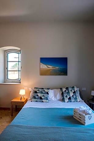 Deluxe Room (2 Adults + 1 Child)