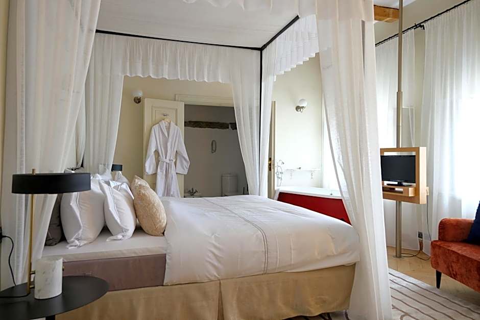 The Three Sisters Hotel
