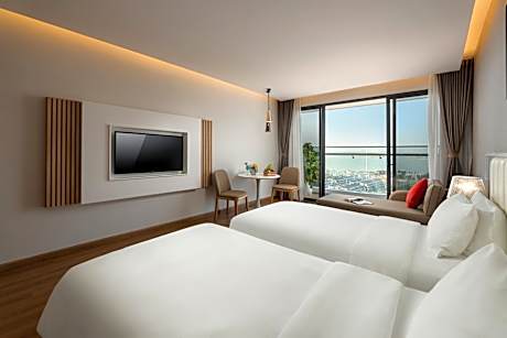 Deluxe Ocean View Twin Bed With Balcony