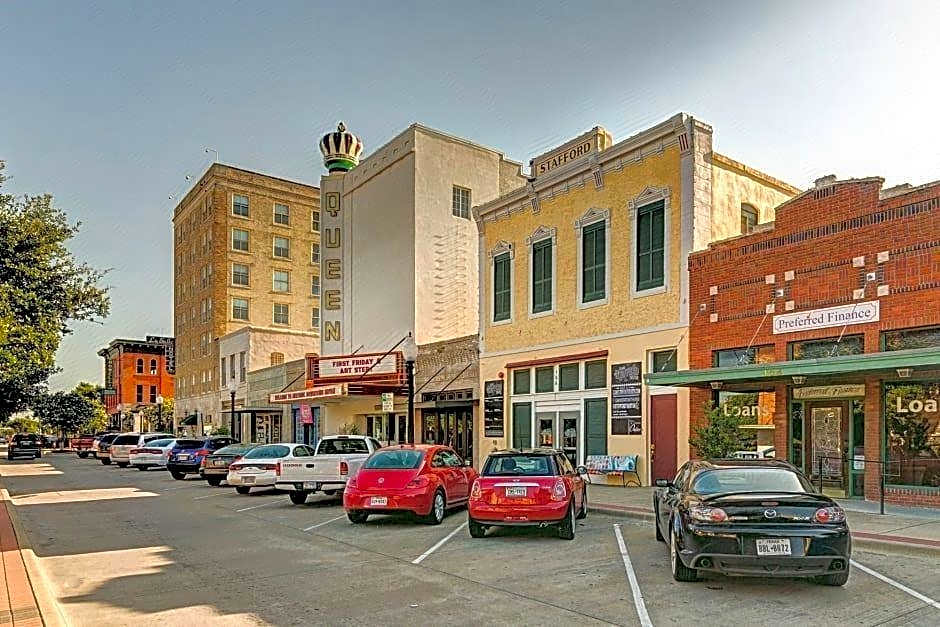 LaSalle Boutique Hotel and The Downtown Elixir and Spirits