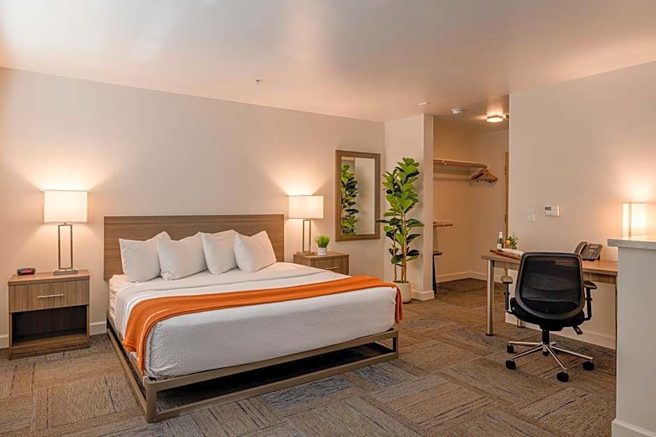 Inn At Moss Landing Point