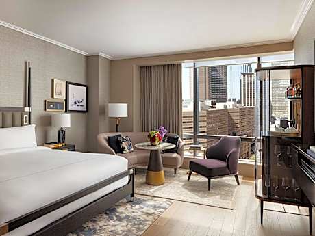 Grand 1 King Hearing Access , 5 Fixture Bathroom With Shower And Tub