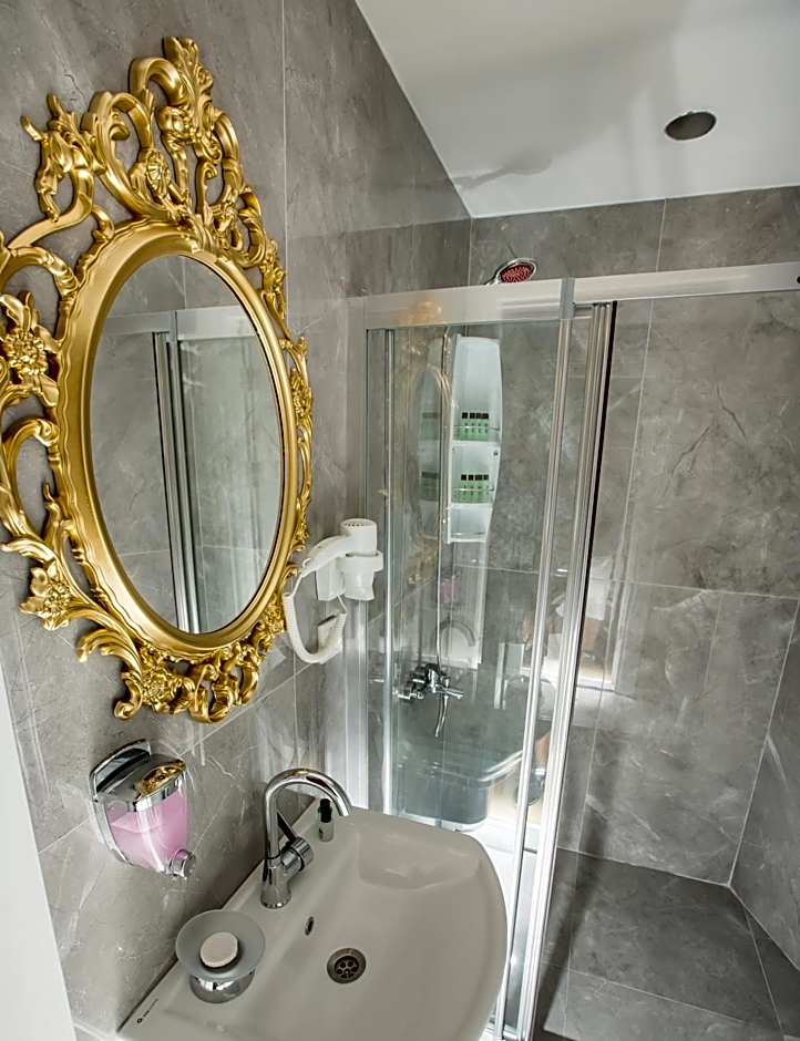 Atlantis Royal Hotel