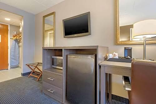 Clarion Hotel And Conference Center Harrisburg West – New Cumberland, PA