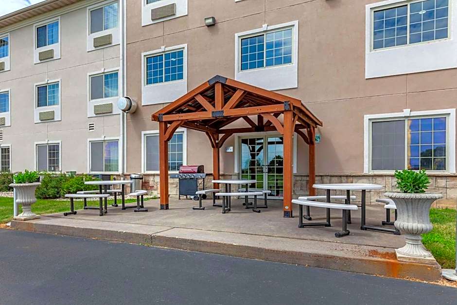 Comfort Suites Delavan - Lake Geneva Area