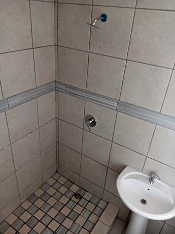 Zihlalele 24Hours Guest House