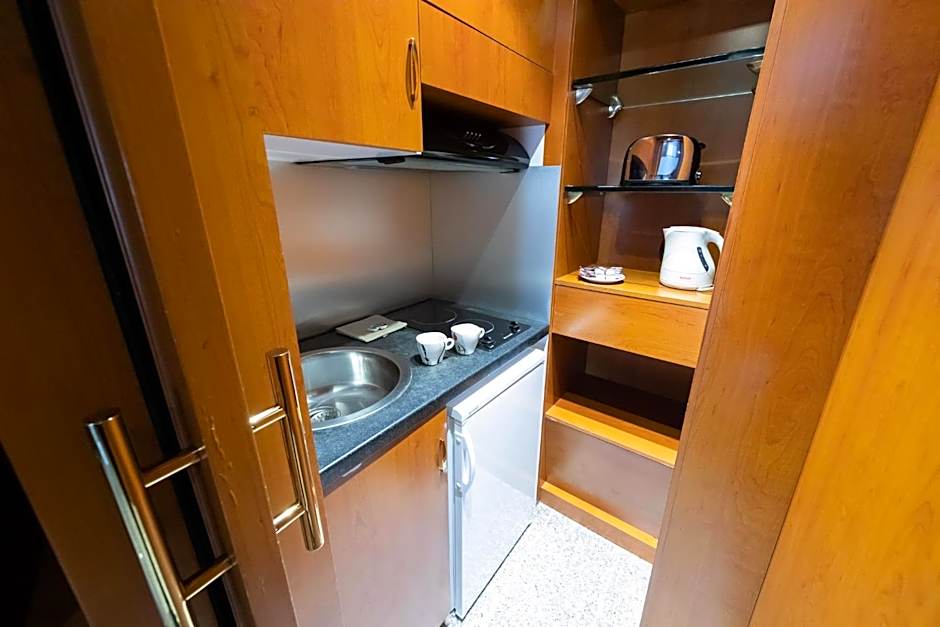 Goldstar Suites