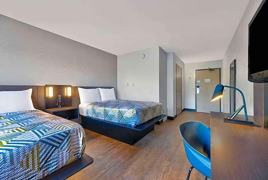 Motel 6-Oak Creek, WI